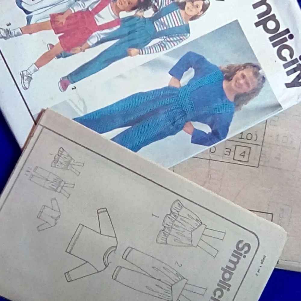 Simplicity 8202 EASY Girl's Outfits 7-8-10